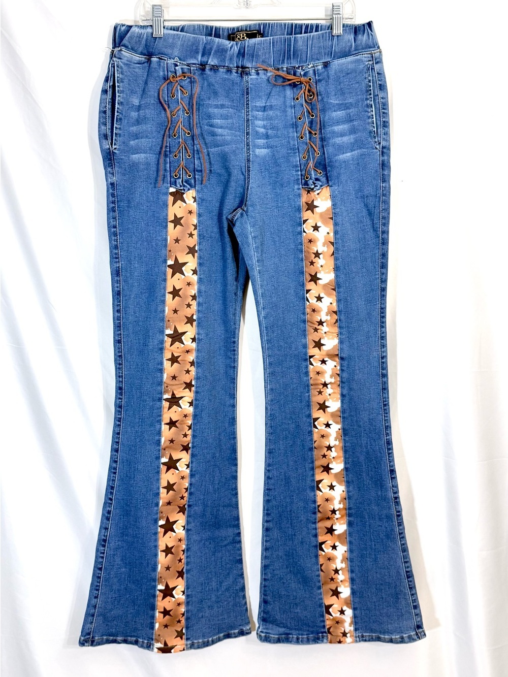 NWOT L&B Lucky & Blessed “Funky Flare” High Rise Pull On Jeans With Stars Design
